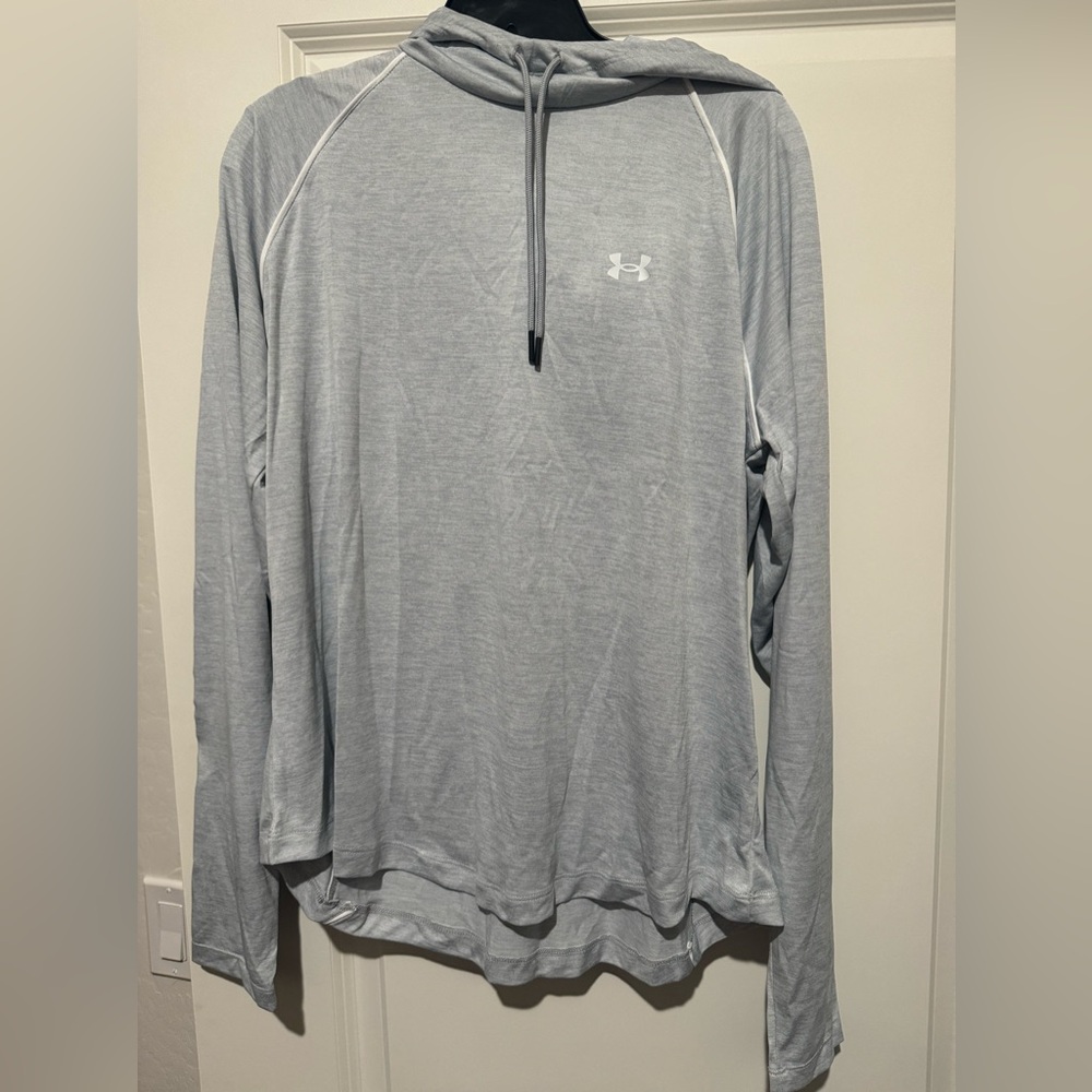 Women’s Under Armour Top, long sleeve size large color light gray with white